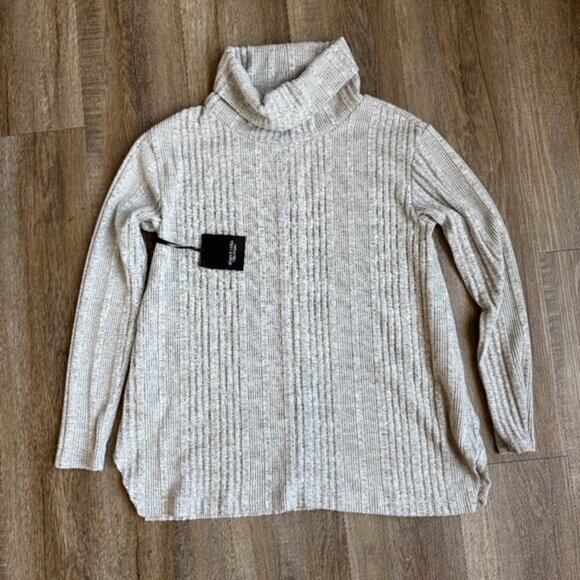 Simply Vera Vera Wang Sweaters - Simply Vera Vera Wang Soft Turtle Neck Sweater - size Small
